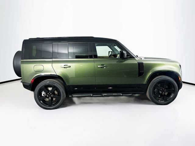 New 2026 Land Rover Defender 110 X-Dynamic SE image 4