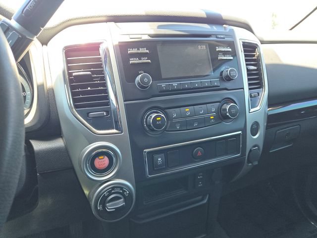 Used 2018 Nissan Titan SV AWD/4WD image 14