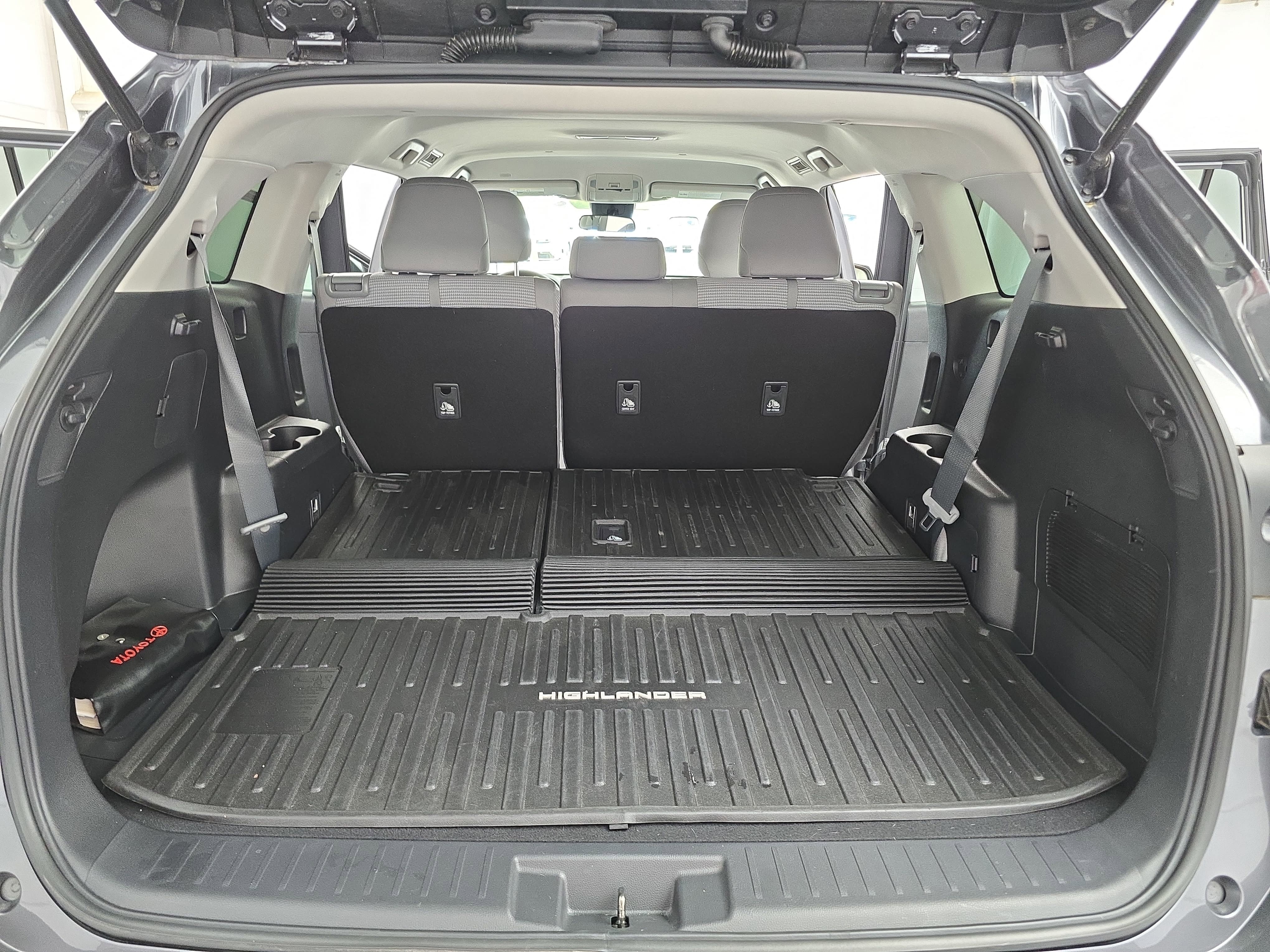 Used 2021 Toyota Highlander L image 13