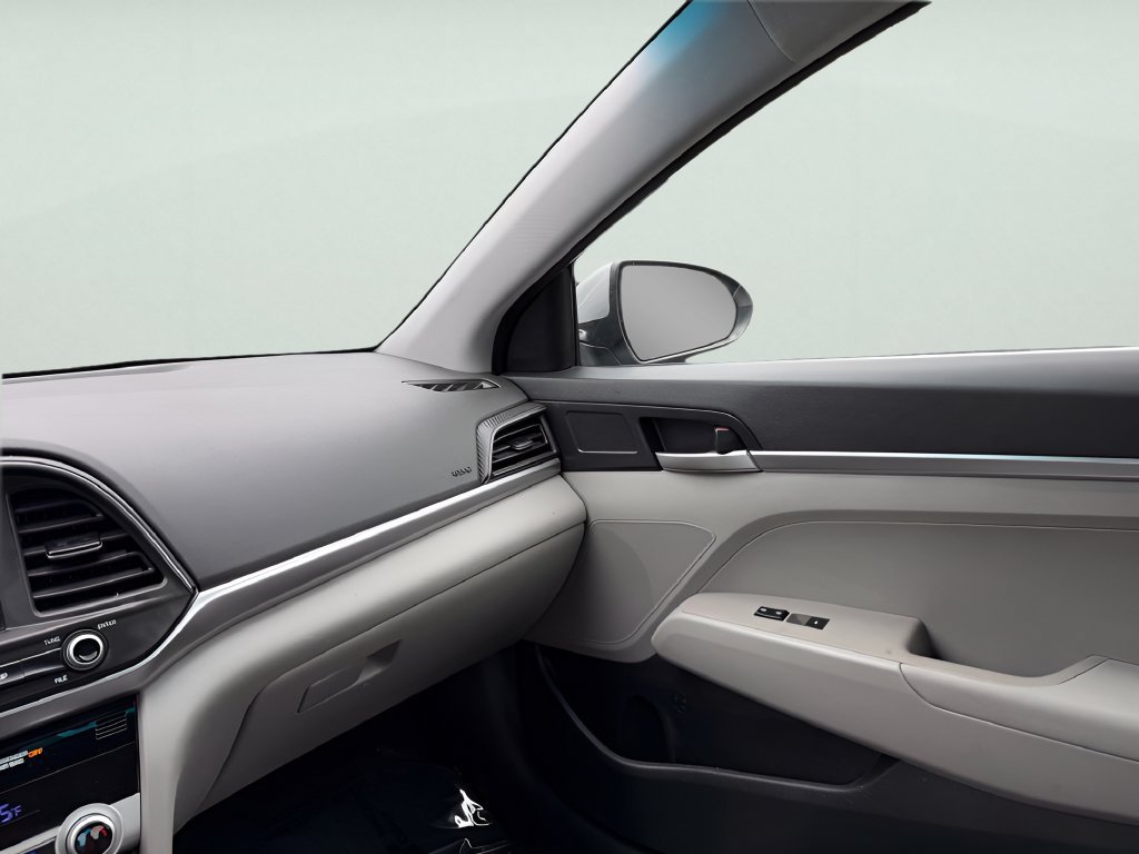 Used 2020 Hyundai Elantra SE FWD image 26