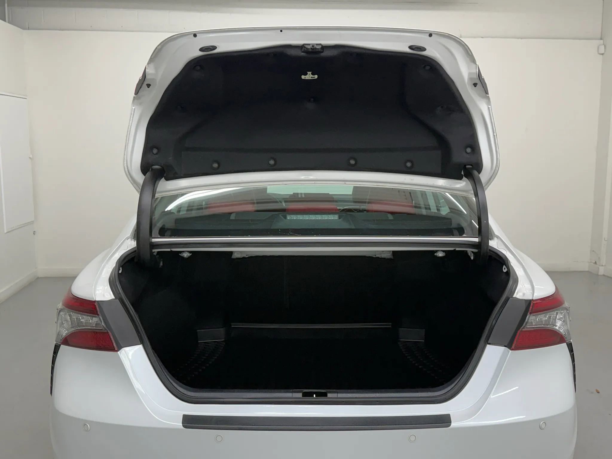 Used 2021 Toyota Camry XSE w/ Navigation Upgrade Package image 36