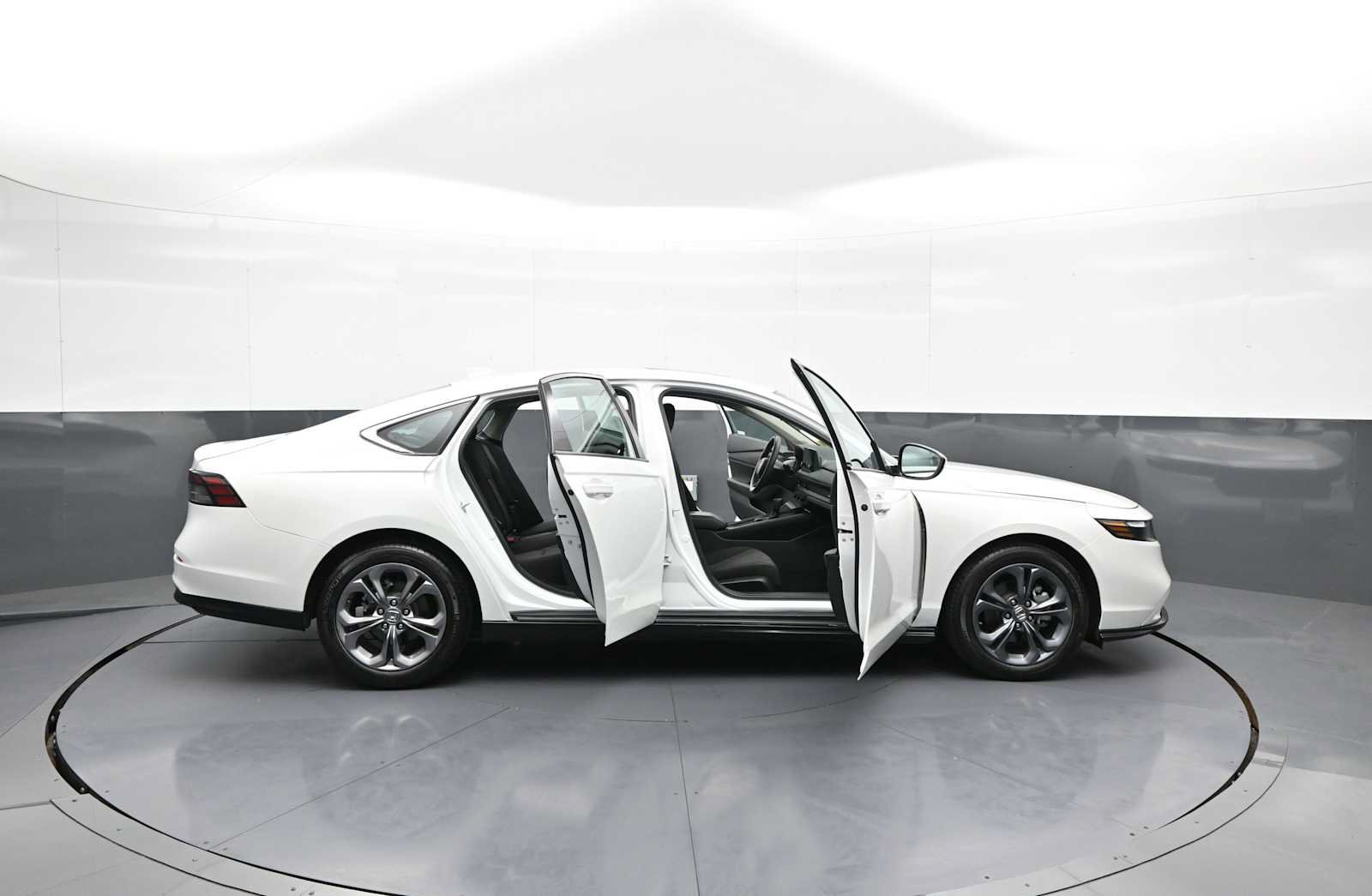 Used 2024 Honda Accord EX image 41
