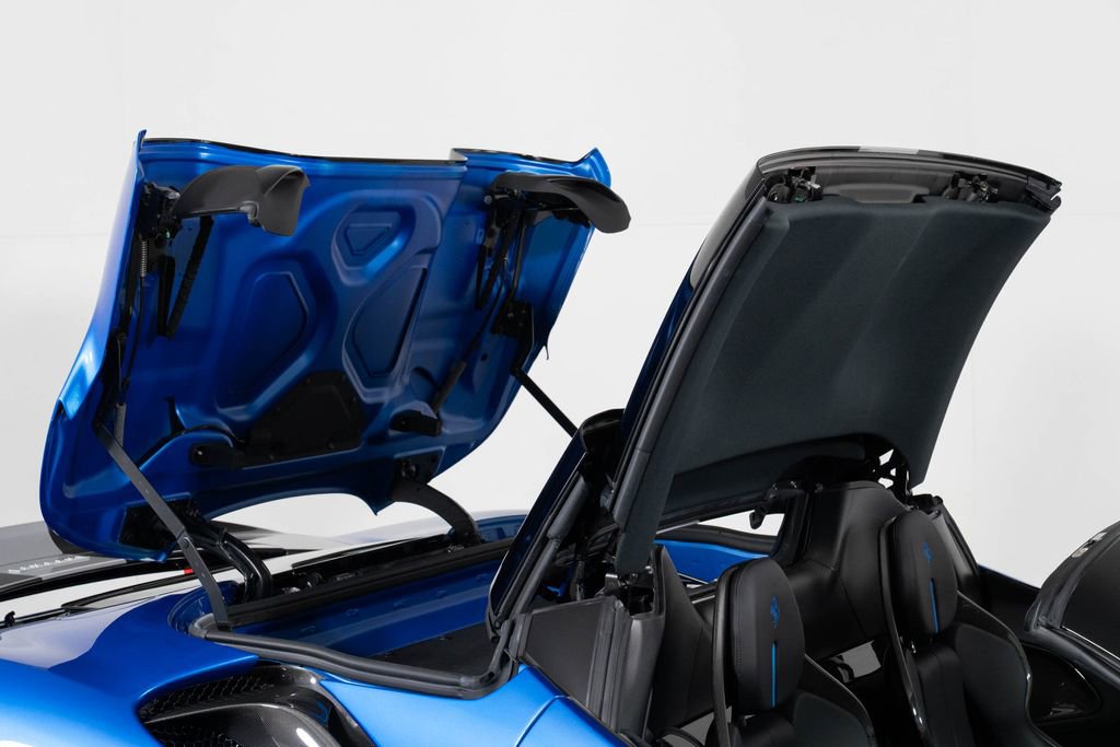 Used 2022 Ferrari SF90 Spider image 24