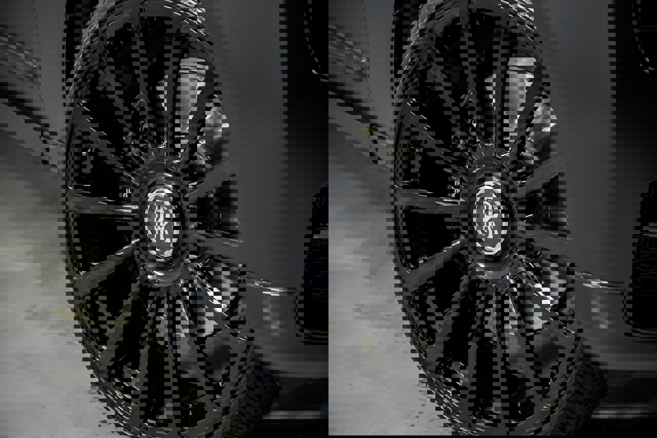 Used 2023 Rolls-Royce Cullinan Black Badge w/ Driver's Package image 4