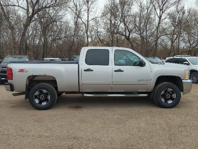 Used 2009 Chevrolet Silverado 2500 LT w/ Interior Plus Package AWD/4WD image 6