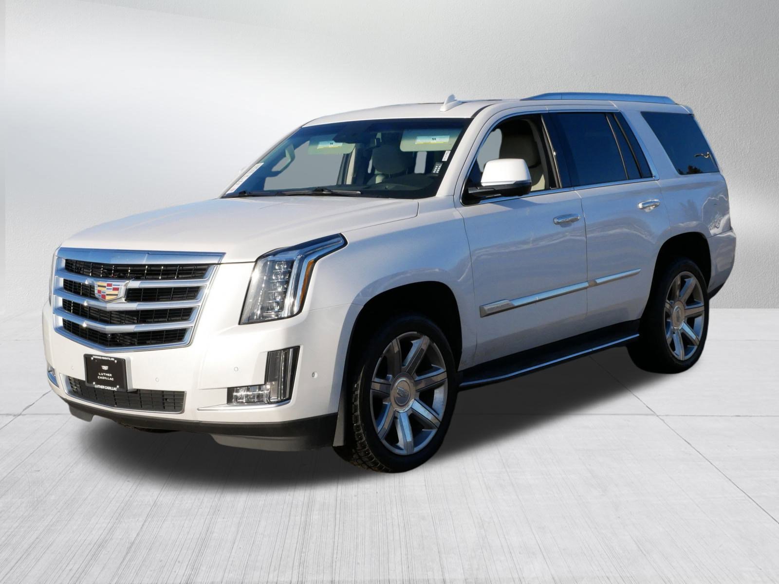 Used 2017 Cadillac Escalade Luxury image 3