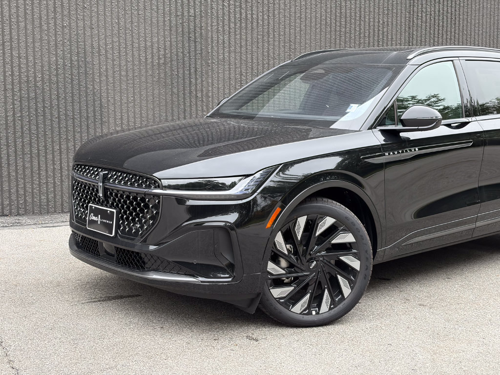 New 2026 Lincoln Nautilus Reserve w/ Jet Appearance Package AWD/4WD image 2