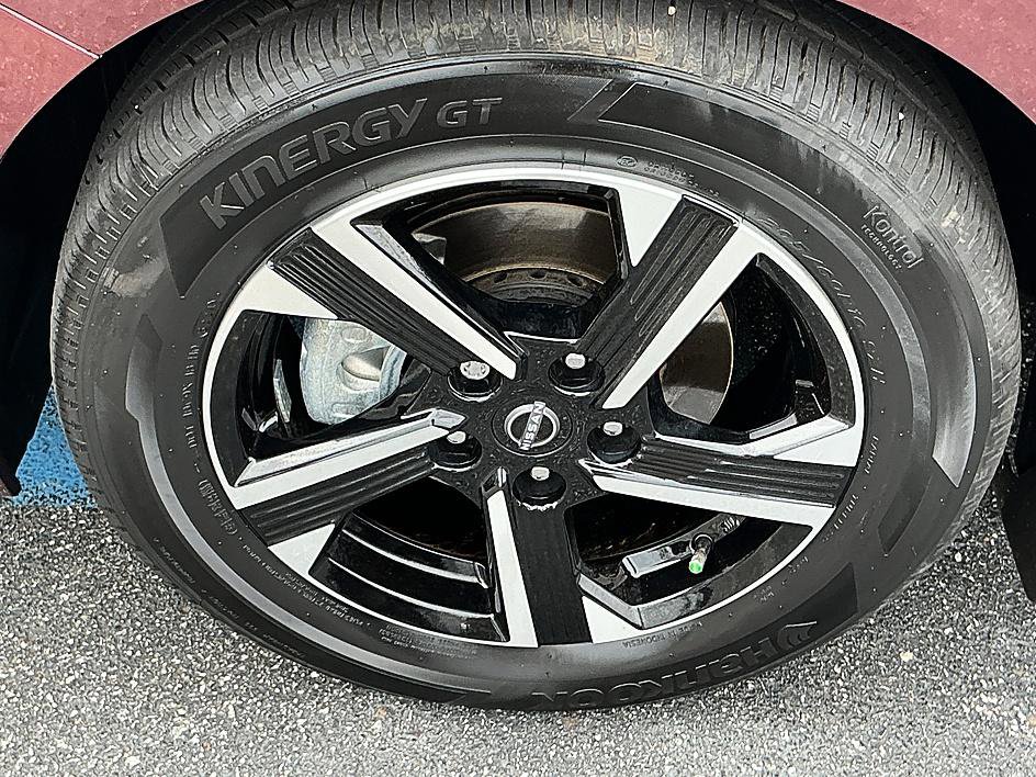 Used 2025 Nissan Sentra SV FWD image 7