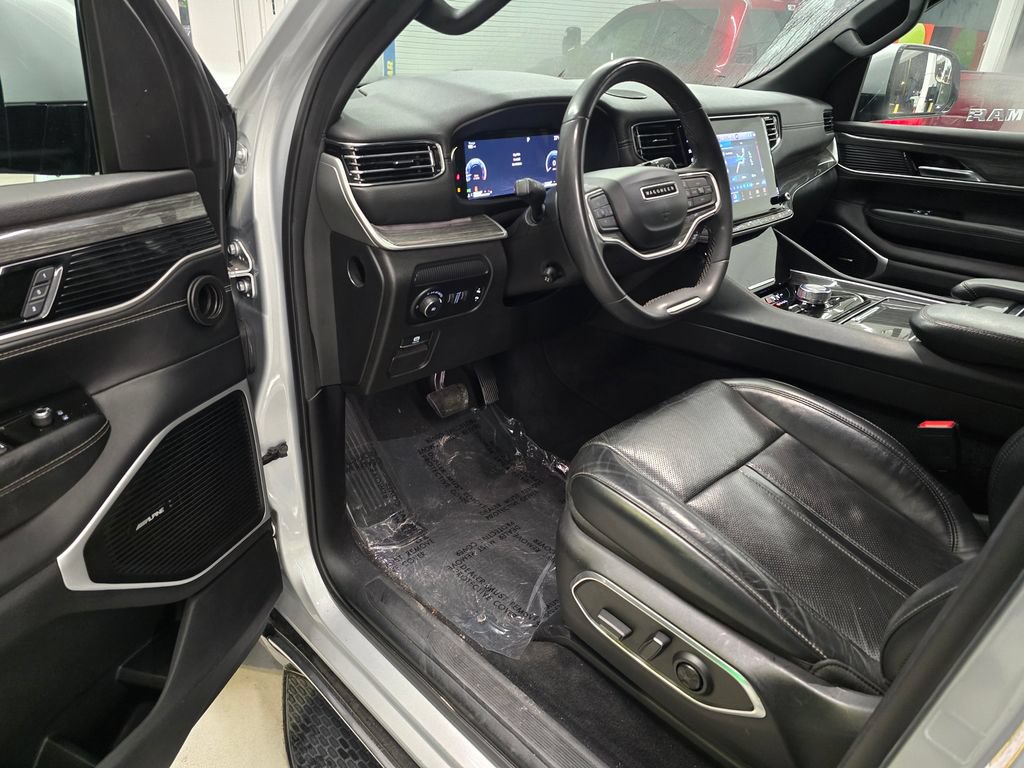 Certified 2022 Jeep Wagoneer Series II AWD/4WD image 17