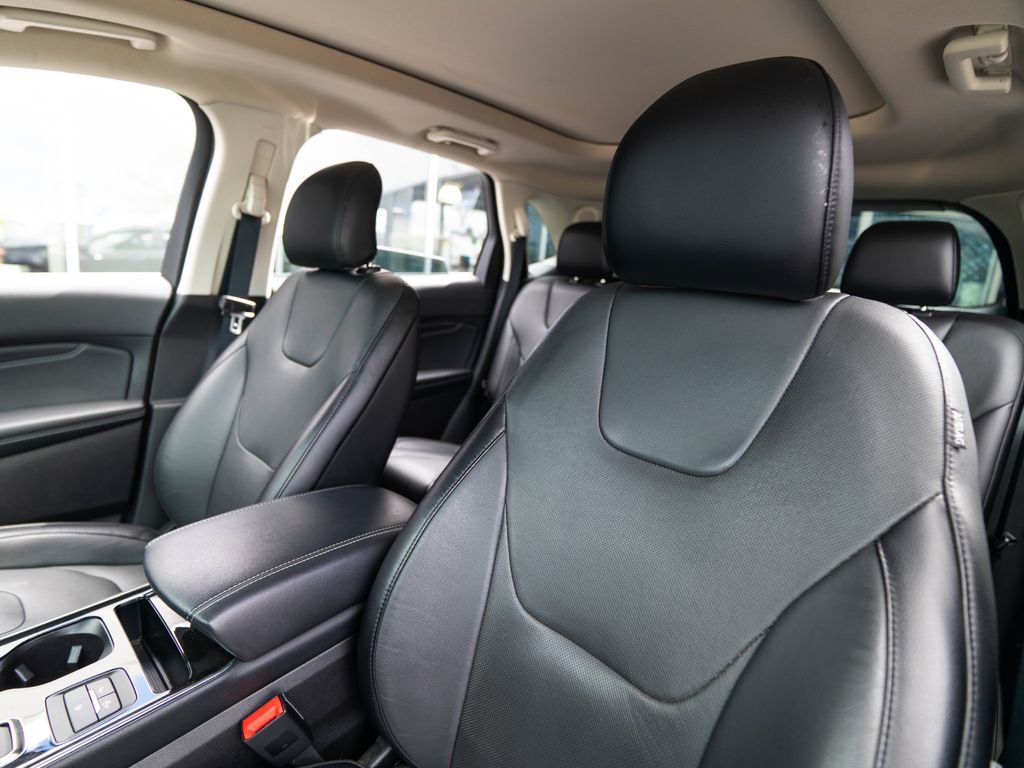 Used 2019 Ford Edge Titanium w/ Equipment Group 301A AWD/4WD image 6