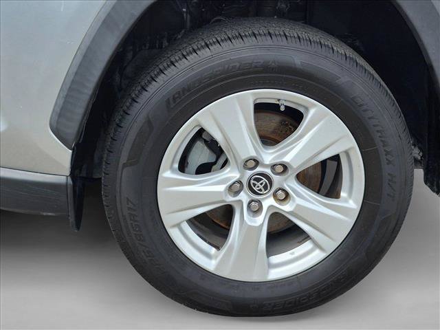 Used 2019 Toyota RAV4 XLE FWD image 22
