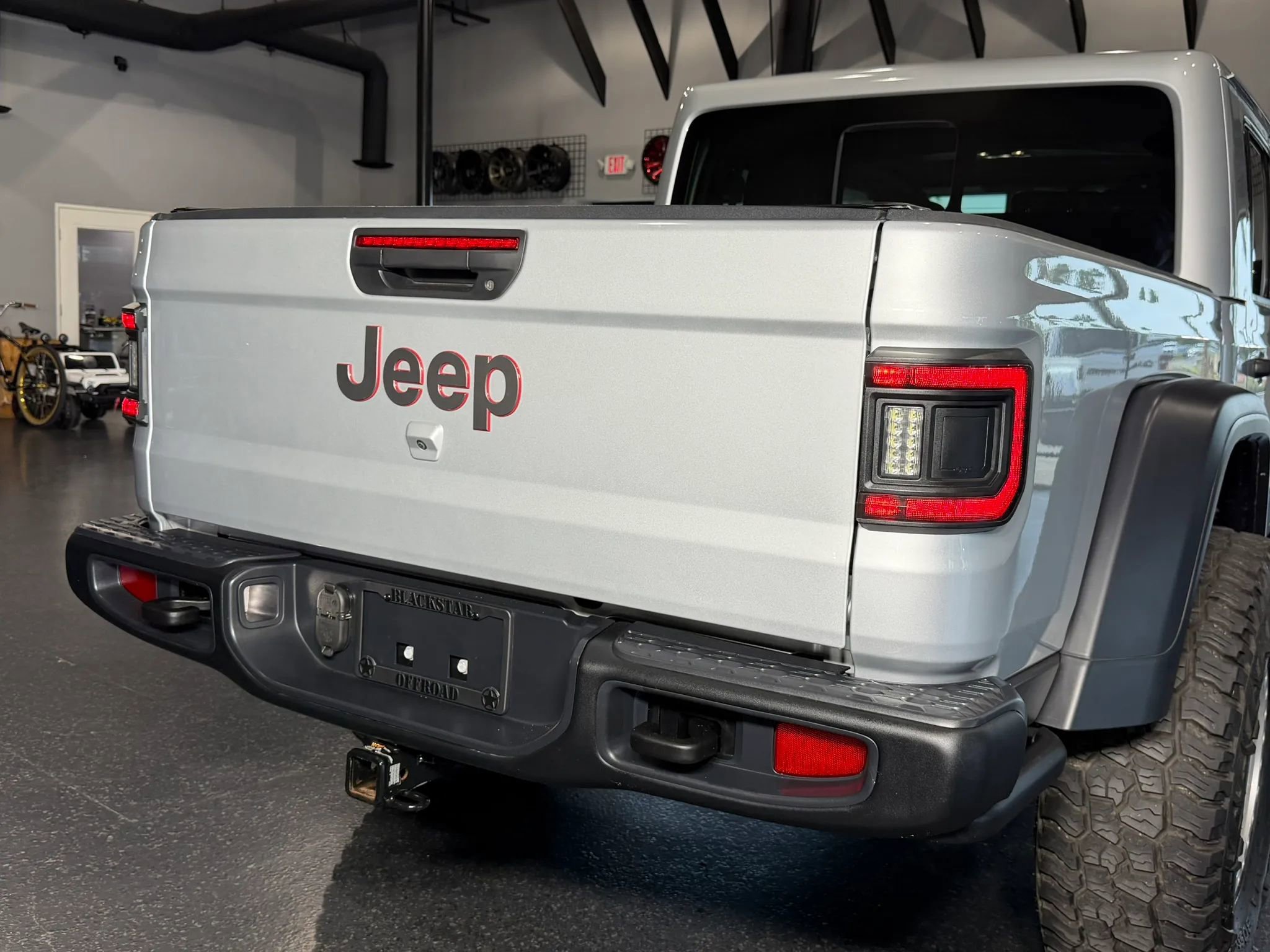 Used 2023 Jeep Gladiator Rubicon w/ Cold Weather Group AWD/4WD image 15