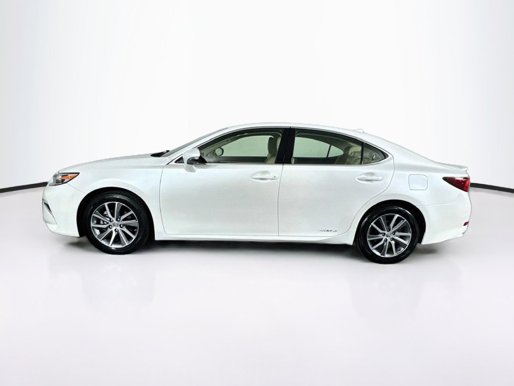 Used 2017 Lexus ES 300h w/ Luxury Package FWD image 6