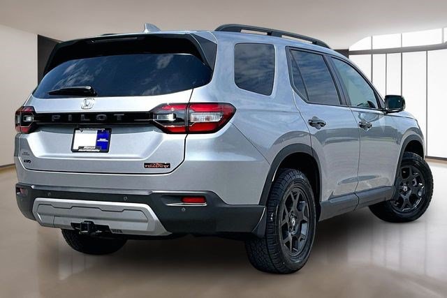 Certified 2025 Honda Pilot TrailSport image 6