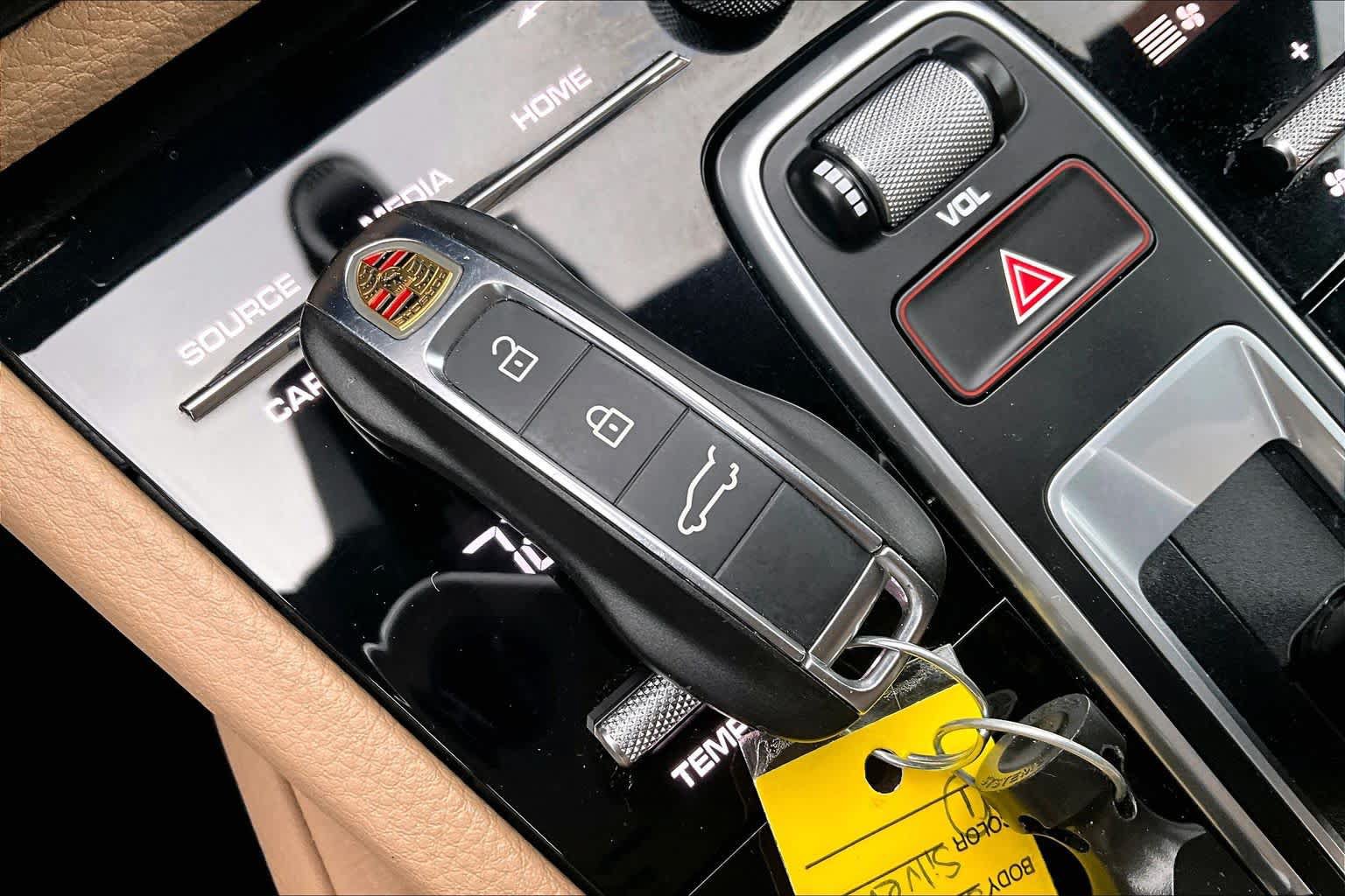 Used 2022 Porsche Cayenne E-Hybrid AWD/4WD image 13