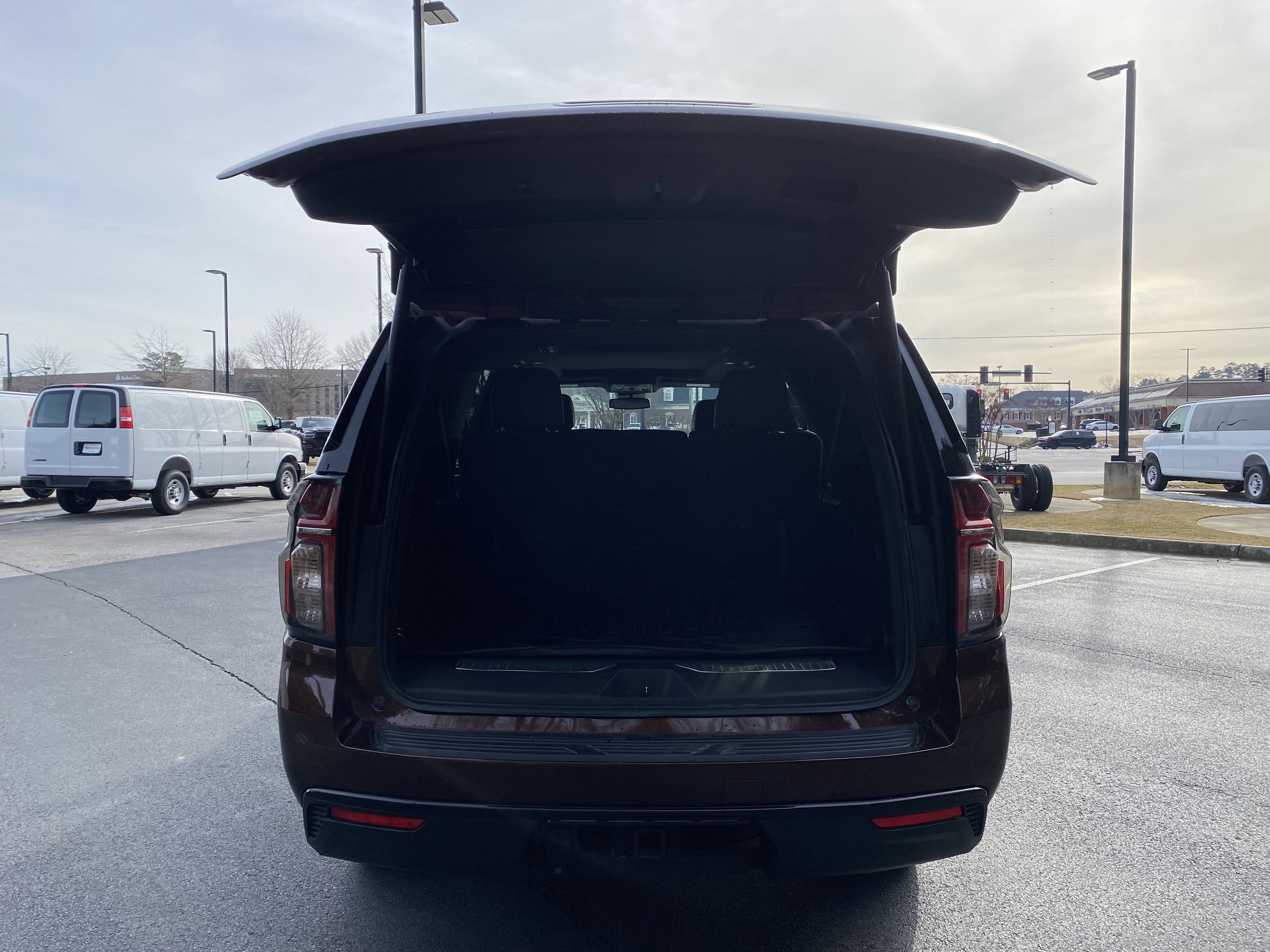 Used 2023 Chevrolet Suburban Z71 image 11