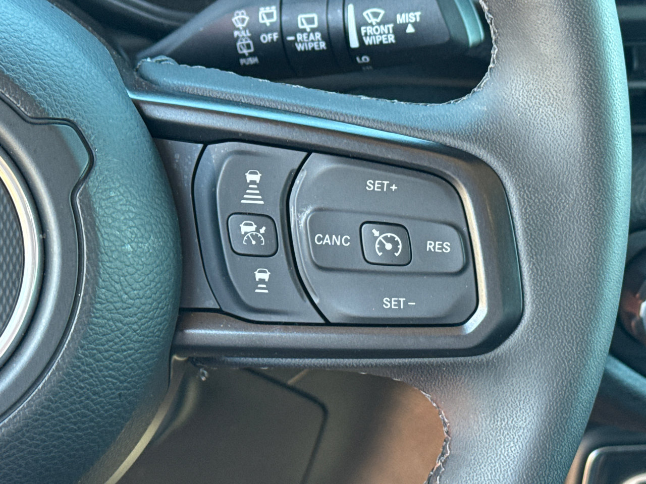 Used 2025 Jeep Wrangler Willys image 26