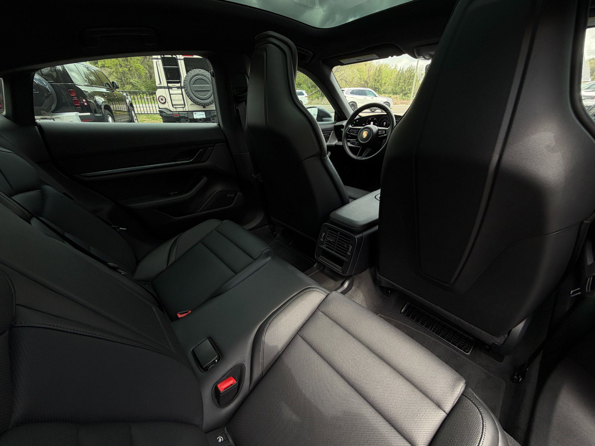 Used 2022 Porsche Taycan image 18