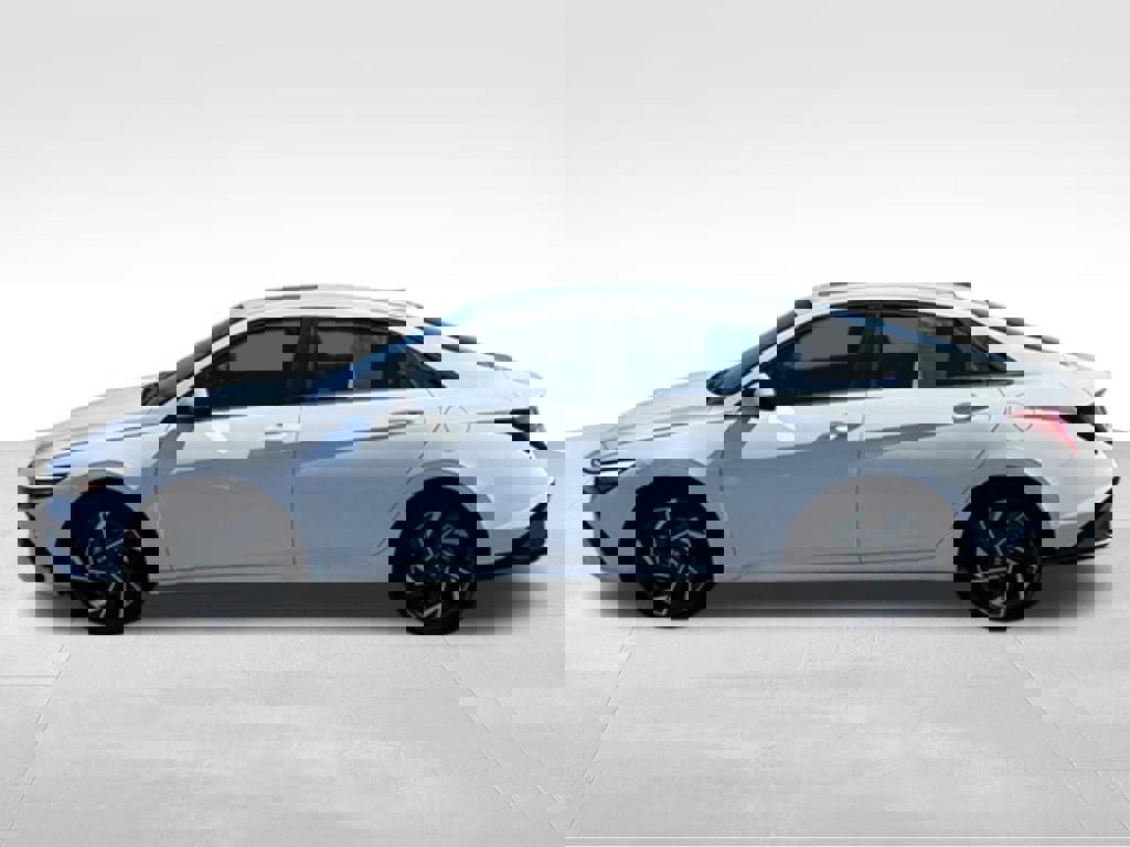 Used 2025 Hyundai Elantra Limited image 2