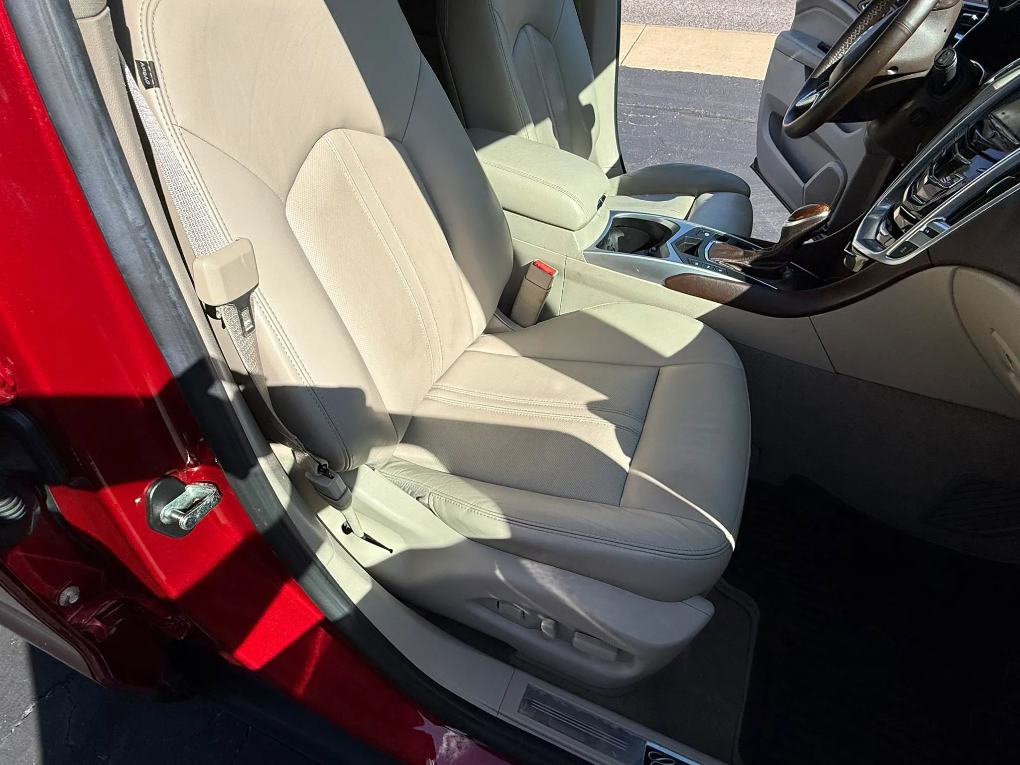 Used 2015 Cadillac SRX Luxury w/ Driver Awareness Package FWD image 19
