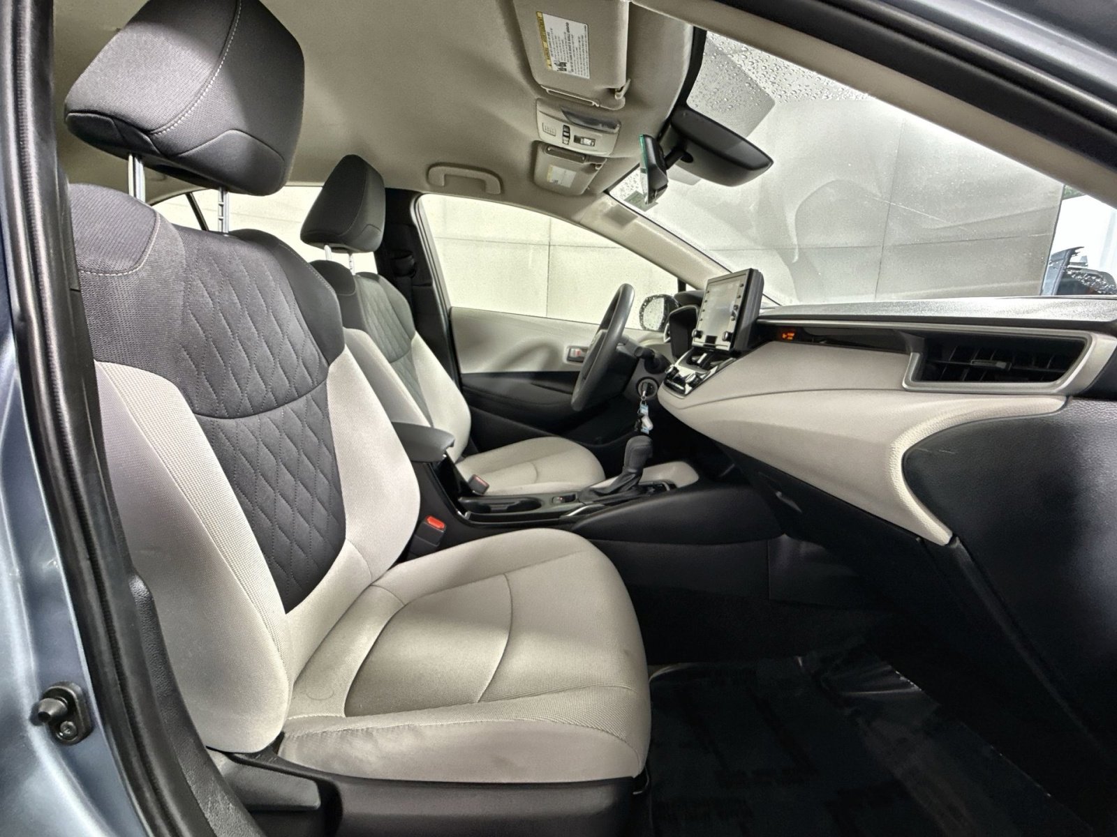 Used 2022 Toyota Corolla LE image 25