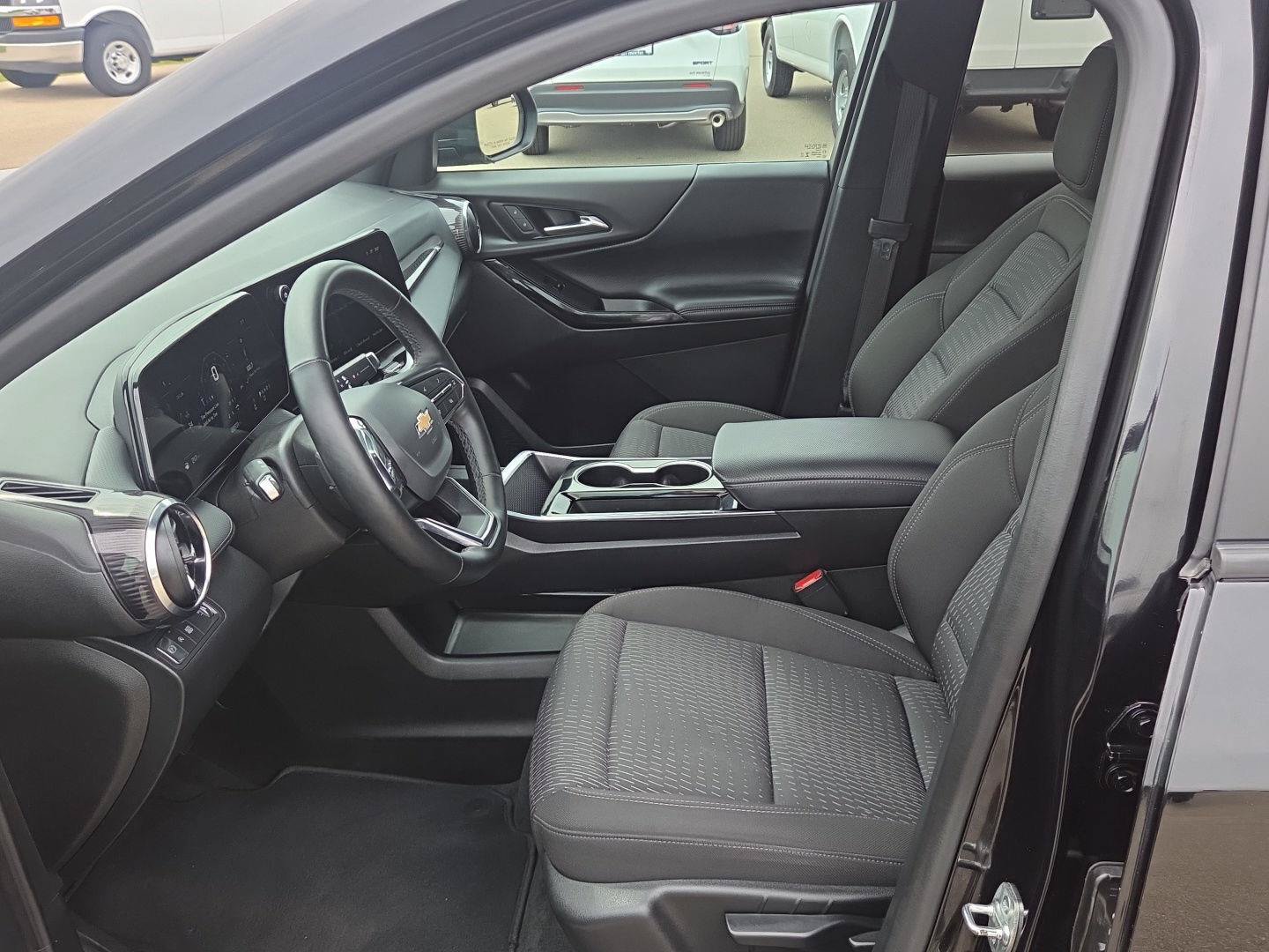 Used 2025 Chevrolet Equinox LT FWD image 17