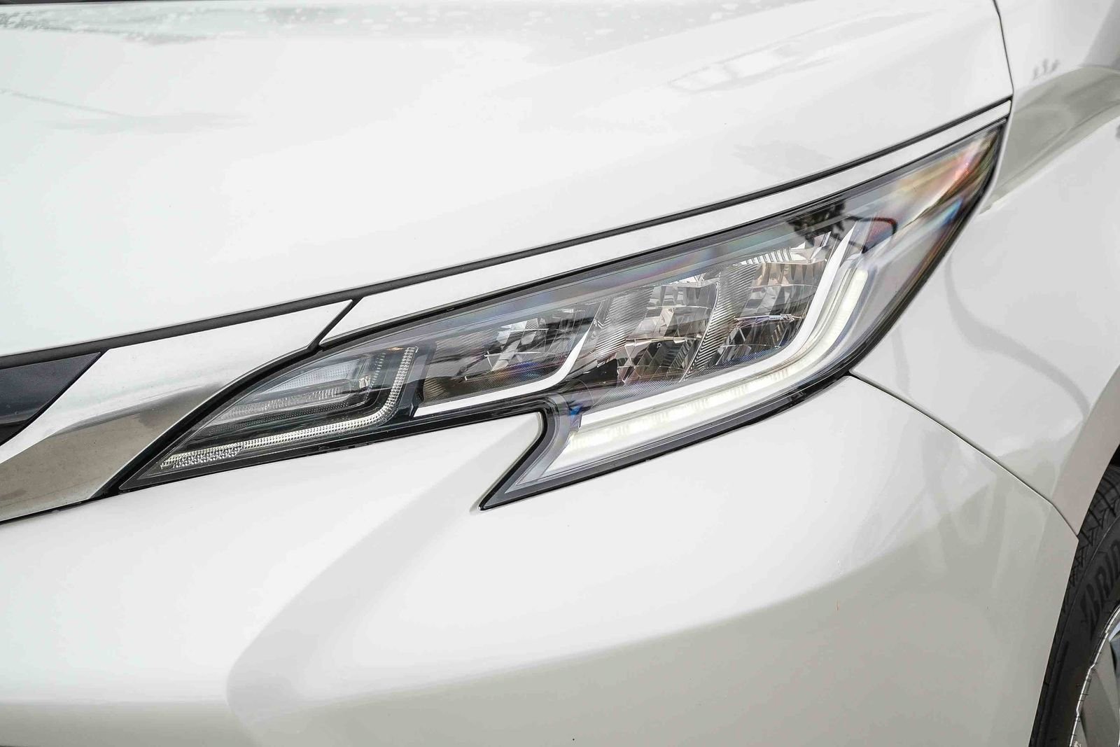 Certified 2024 Toyota Sienna Limited AWD/4WD image 4