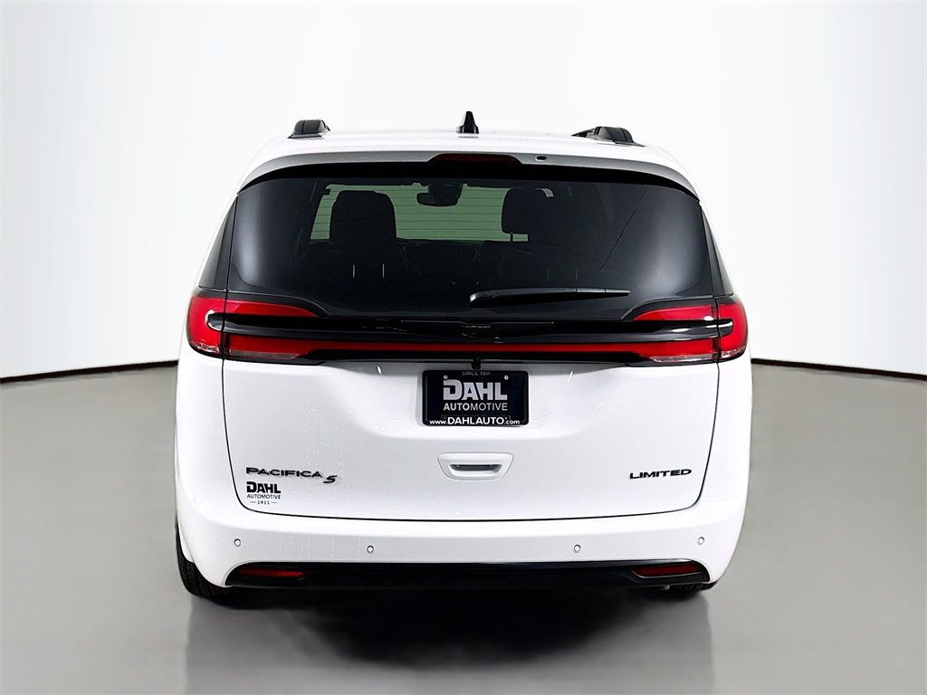 New 2026 Chrysler Pacifica Limited image 6