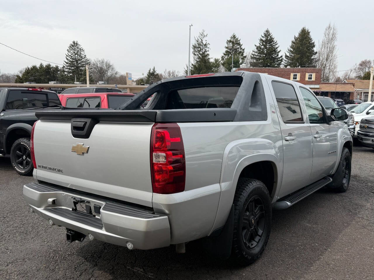 Used 2010 Chevrolet Avalanche LT w/ Luxury Package AWD/4WD image 6