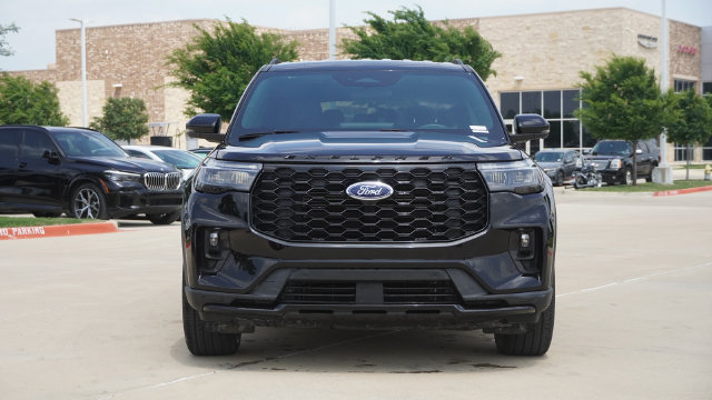 Used 2025 Ford Explorer ST-Line w/ ST-Line Street Pack AWD/4WD image 2