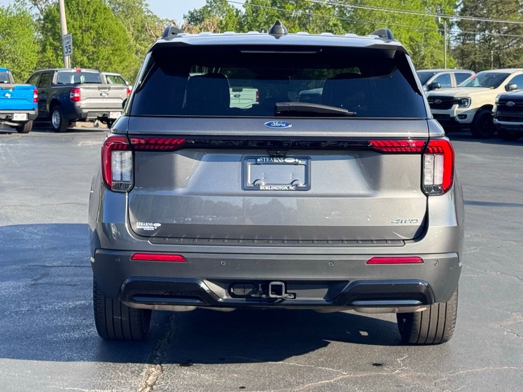 Used 2025 Ford Explorer ST-Line w/ ST-Line Street Pack AWD/4WD image 17