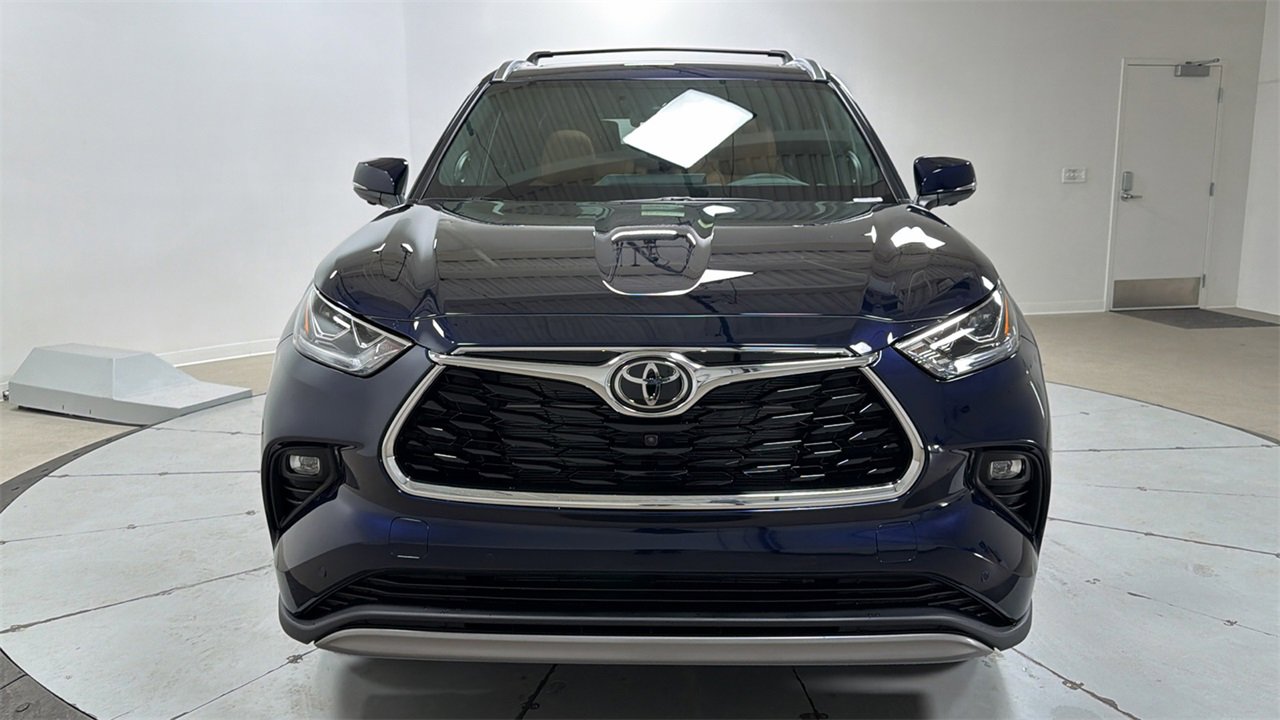New 2026 Toyota Highlander Platinum image 2