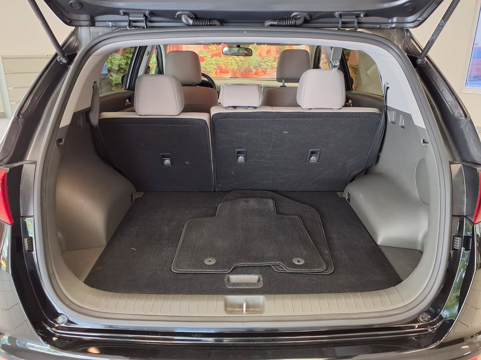 Used 2018 Kia Sportage LX FWD image 16