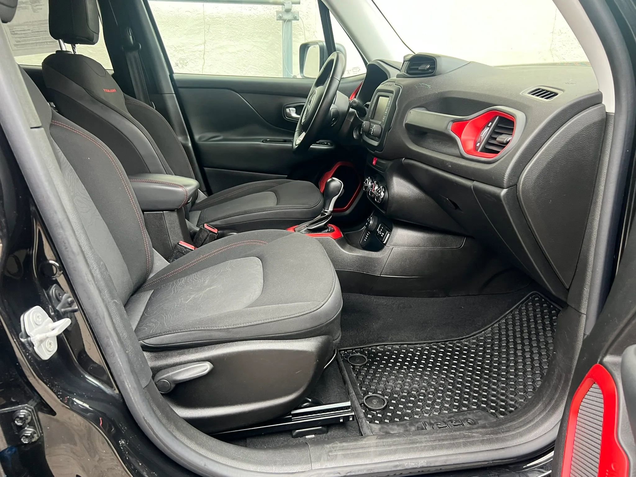 Used 2017 Jeep Renegade Trailhawk image 29