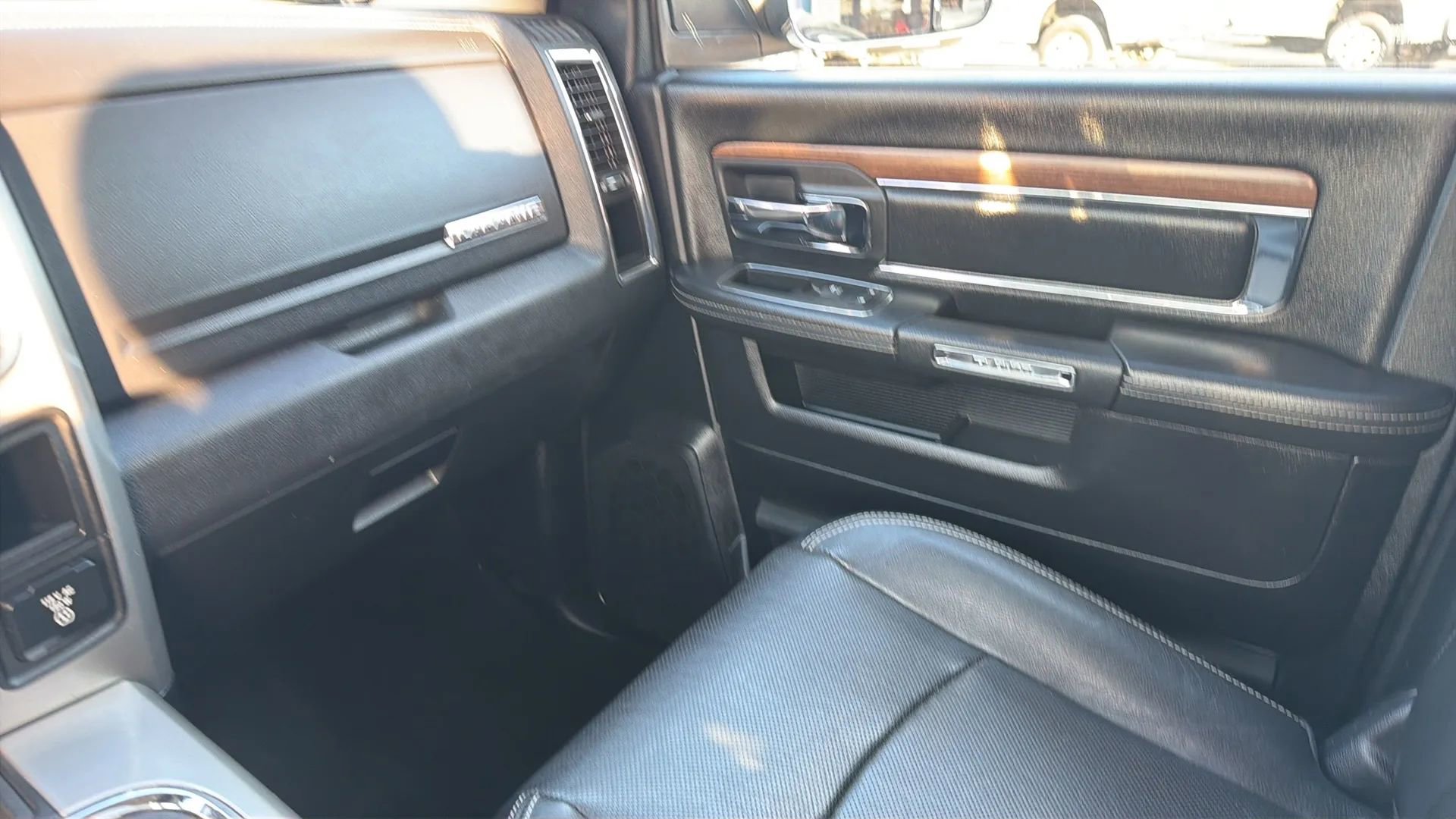 Used 2016 RAM 3500 Laramie image 69