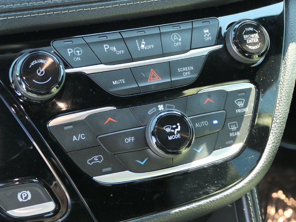 Certified 2022 Chrysler Pacifica Limited w/ Uconnect Theater Family Group AWD/4WD image 20