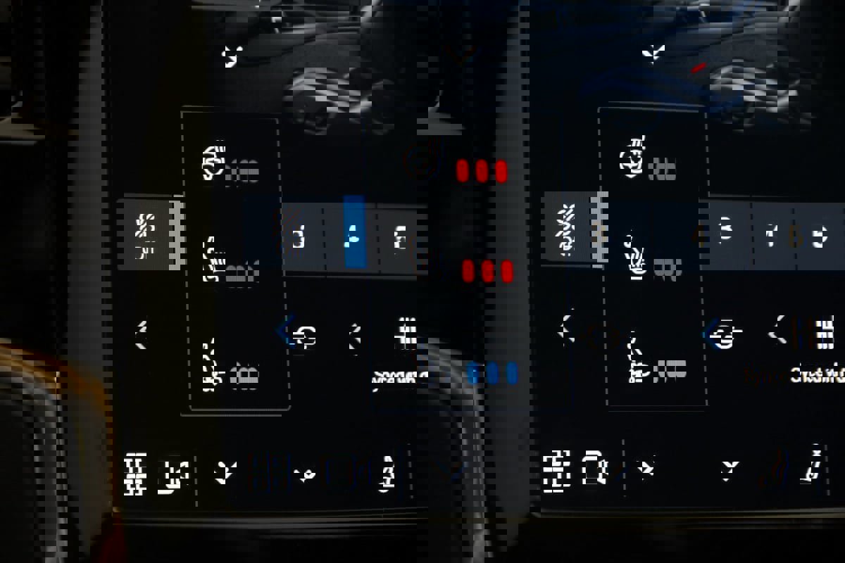 Used 2024 Volvo XC90 T8 Ultimate w/ Protection Package Premier image 9