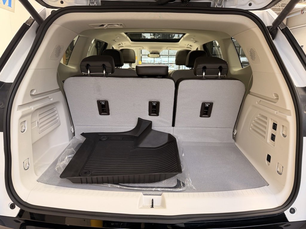 Used 2024 GMC Acadia Denali image 8