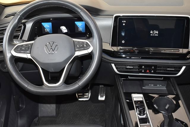 Used 2024 Volkswagen Atlas Cross Sport SEL R-Line AWD/4WD image 16