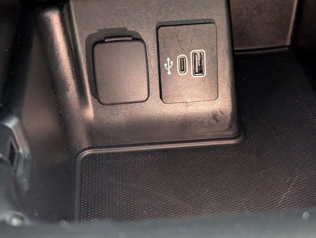 Used 2025 Ford Explorer ST-Line w/ ST-Line Street Pack image 23