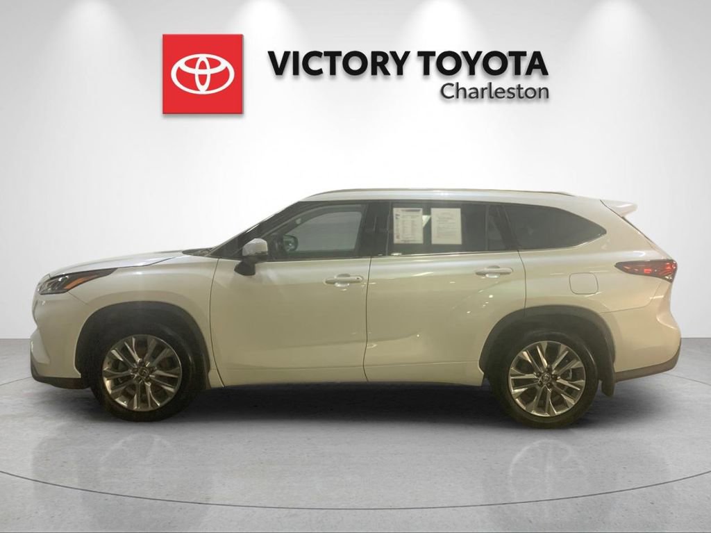 Used 2022 Toyota Highlander Limited AWD/4WD image 2
