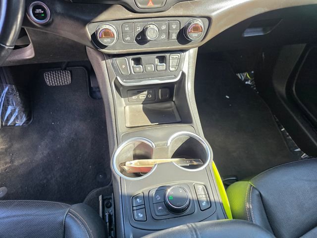 Used 2020 GMC Terrain SLT AWD/4WD image 23