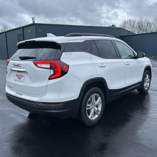 Used 2022 GMC Terrain SLE w/ Driver Convenience Package image 4