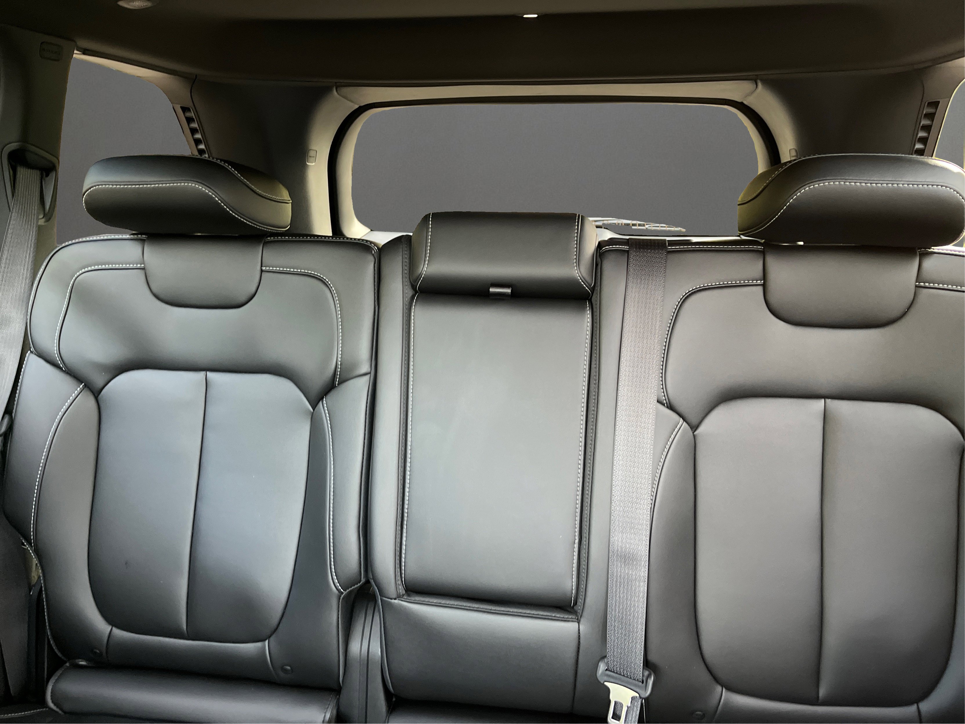 New 2025 Jeep Grand Cherokee Limited w/ Black Appearance Package image 15