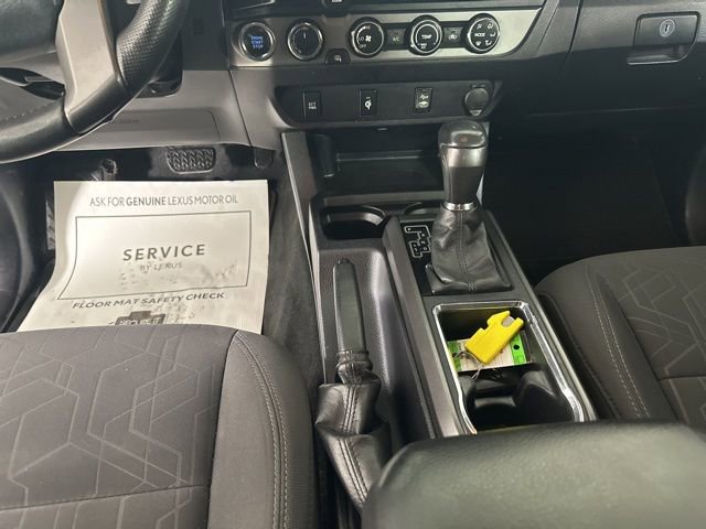 Used 2016 Toyota Tacoma TRD Sport AWD/4WD image 14