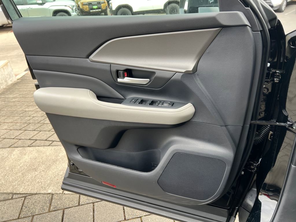 New 2026 Toyota Grand Highlander AWD Hybrid image 12