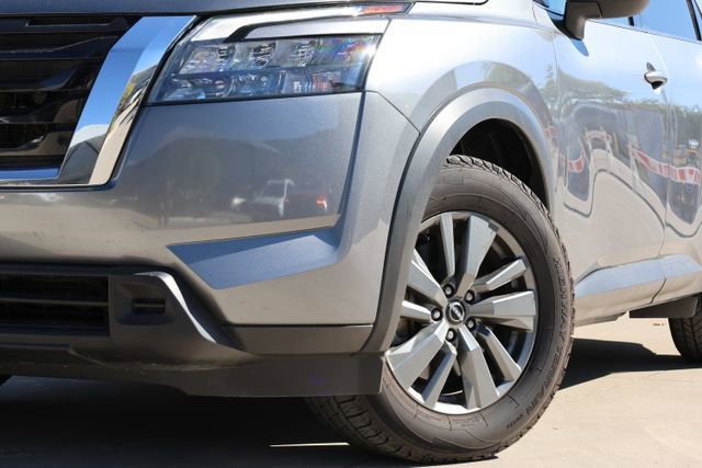 Used 2023 Nissan Pathfinder SV image 7