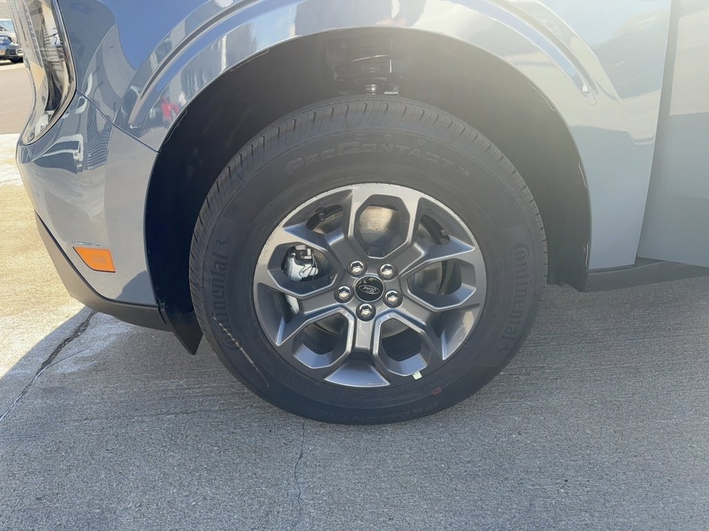 New 2025 Ford Maverick XLT w/ XLT Luxury Package FWD image 9