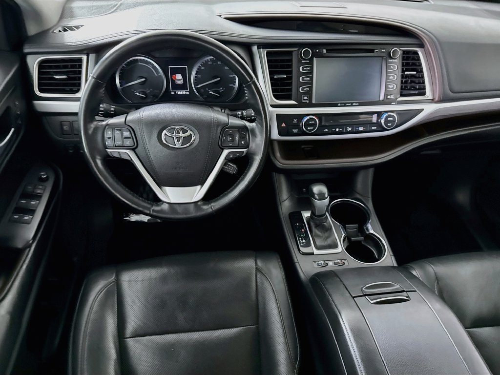 Used 2017 Toyota Highlander Limited Platinum AWD/4WD image 3