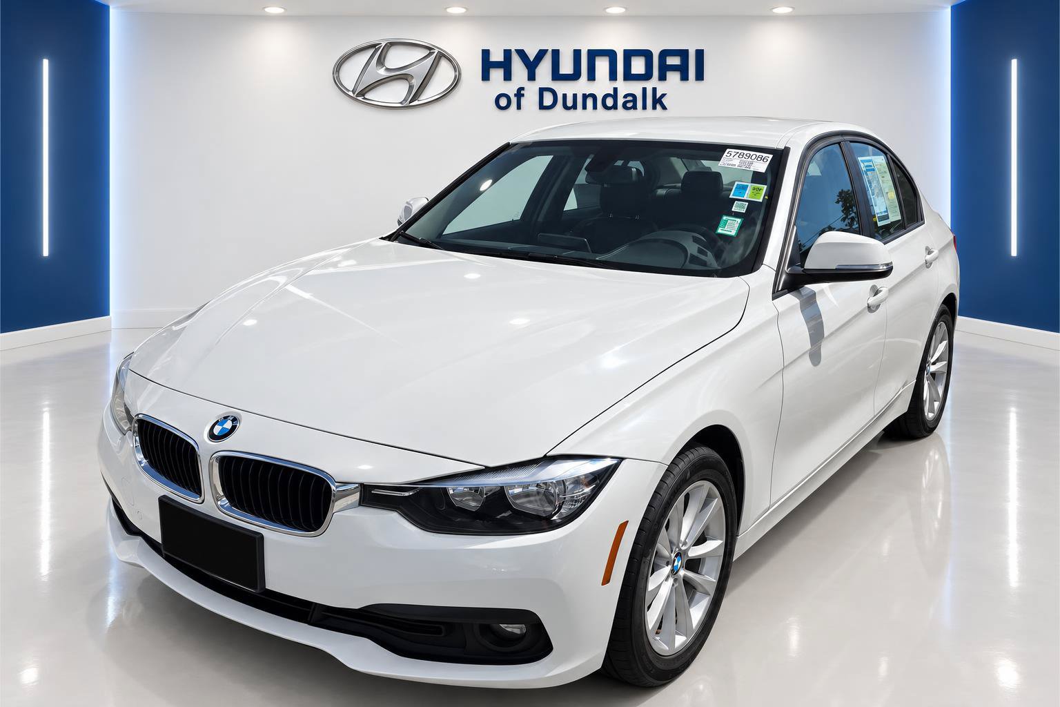 Used 2017 BMW 320i Sedan RWD image 1